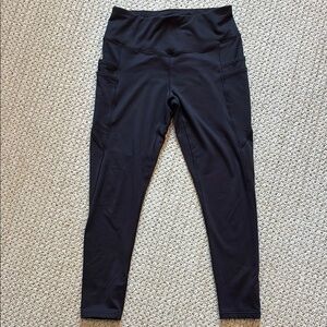 High-Waist Black Active Leggings with Side Pockets